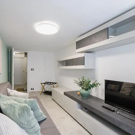 Refined Urban Retreat In The Heart Of The Modena