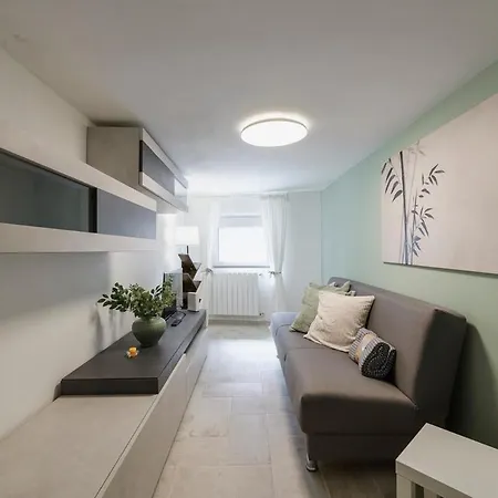 Refined Urban Retreat In The Heart Of The Appartement *