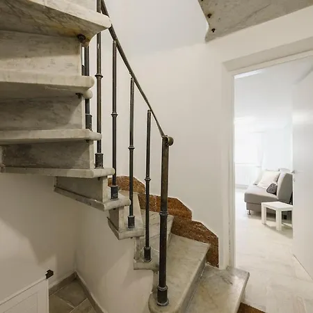 Refined Urban Retreat In The Heart Of The Modena