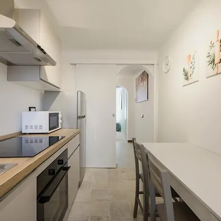 Refined Urban Retreat In The Heart Of The Daire Modena