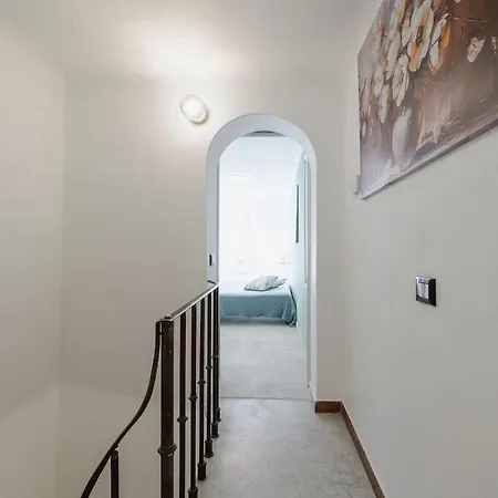 Refined Urban Retreat In The Heart Of The Daire Modena