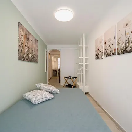 Refined Urban Retreat In The Heart Of The Appartement