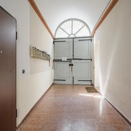 Refined Urban Retreat In The Heart Of The Modena