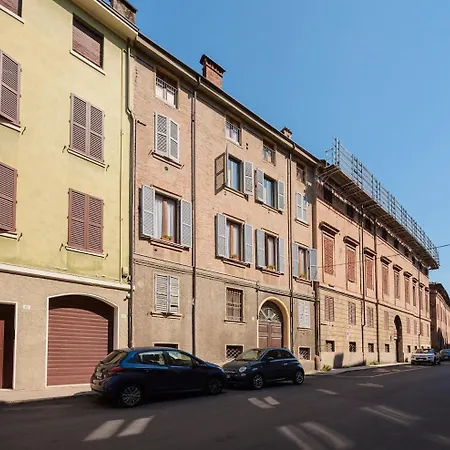Refined Urban Retreat In The Heart Of The Appartement *
