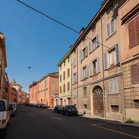 Daire Refined Urban Retreat In The Heart Of The *